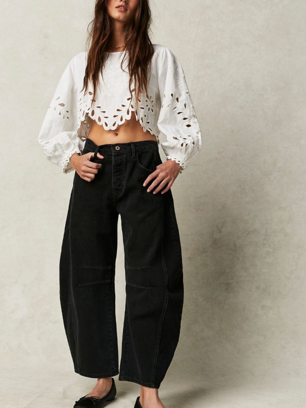 Women's barrel  Leg Jeans in Black